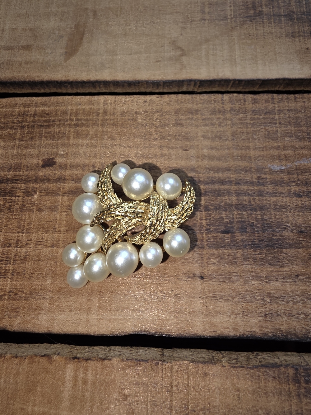 Vintage Crown Trifari Gold Tone/Faux Pearl GrapeCluster Brooch